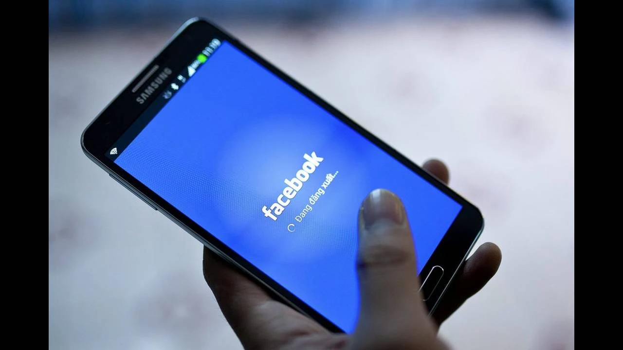 Επίθεση χάκερ στο Facebook: Πώς θα καταλάβετε αν έχετε πέσει θύμα και τι πρέπει να κάνετε